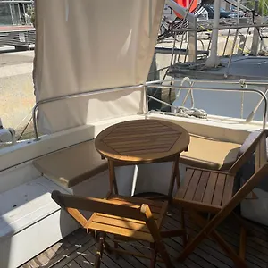 Botel Barco El Marques