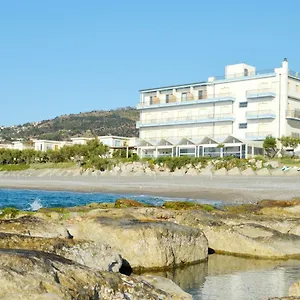 Hotel Caponettuno Frontemare
